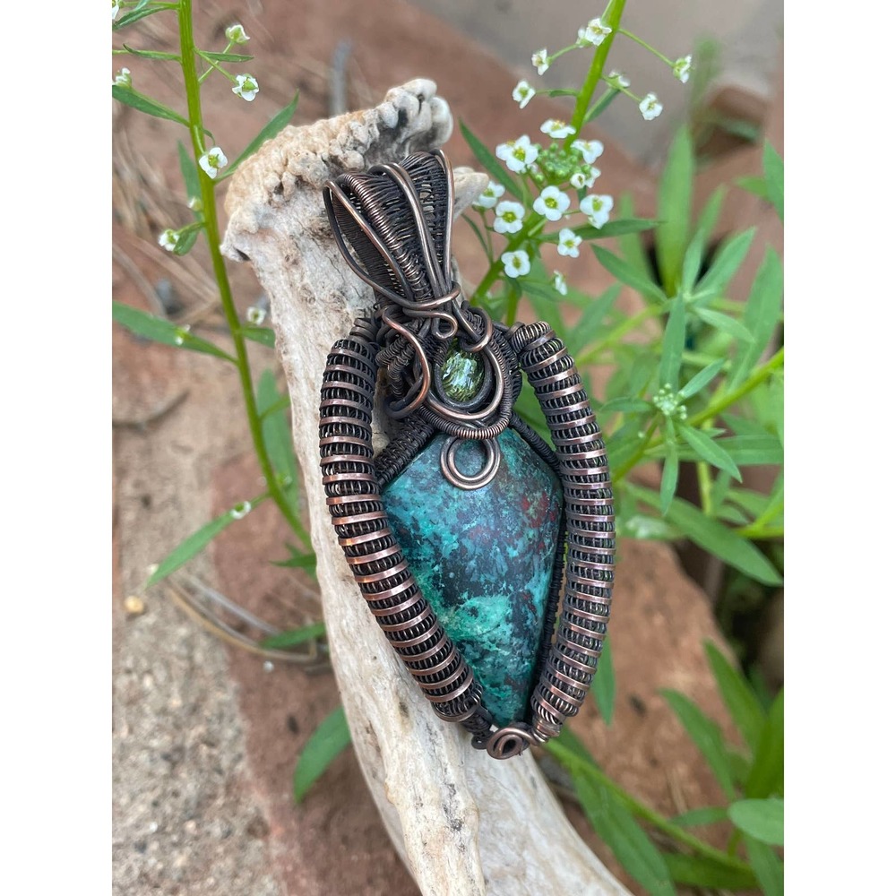 Hand Crafted Elegant Pendant Medallion